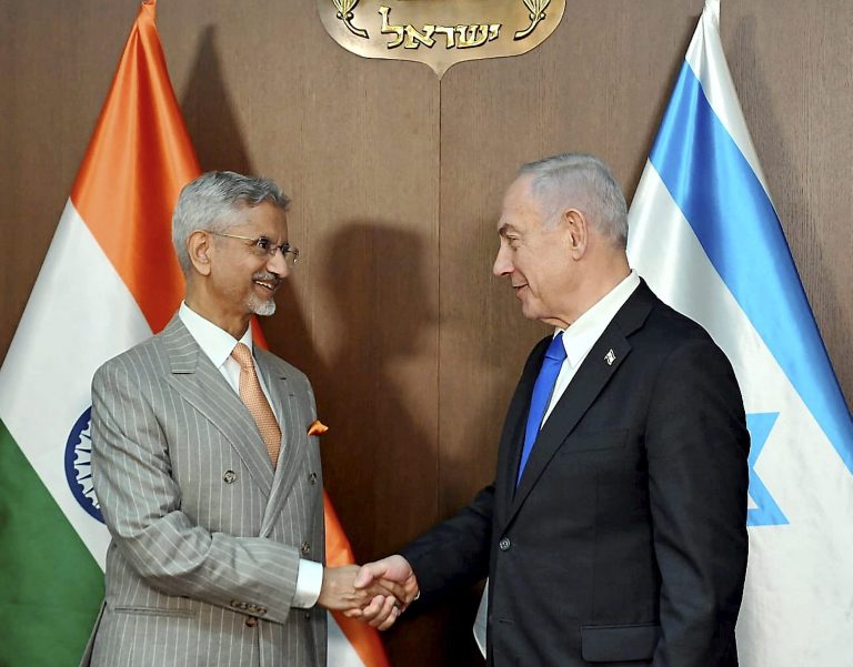 HUAkAP6Y-breaking_news-768x601