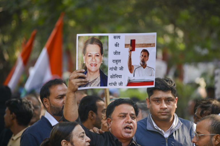 KOHC3el6-breaking_news-768x512