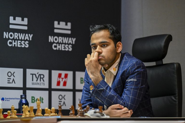 NGhniNTN-breaking_news-768x512