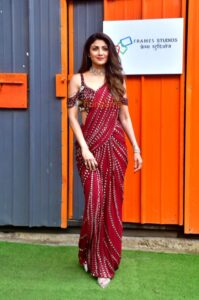 Photos-Shilpa-Shetty-snapped-on-set-for-Super-Dancers-grand-finale-shoot-1