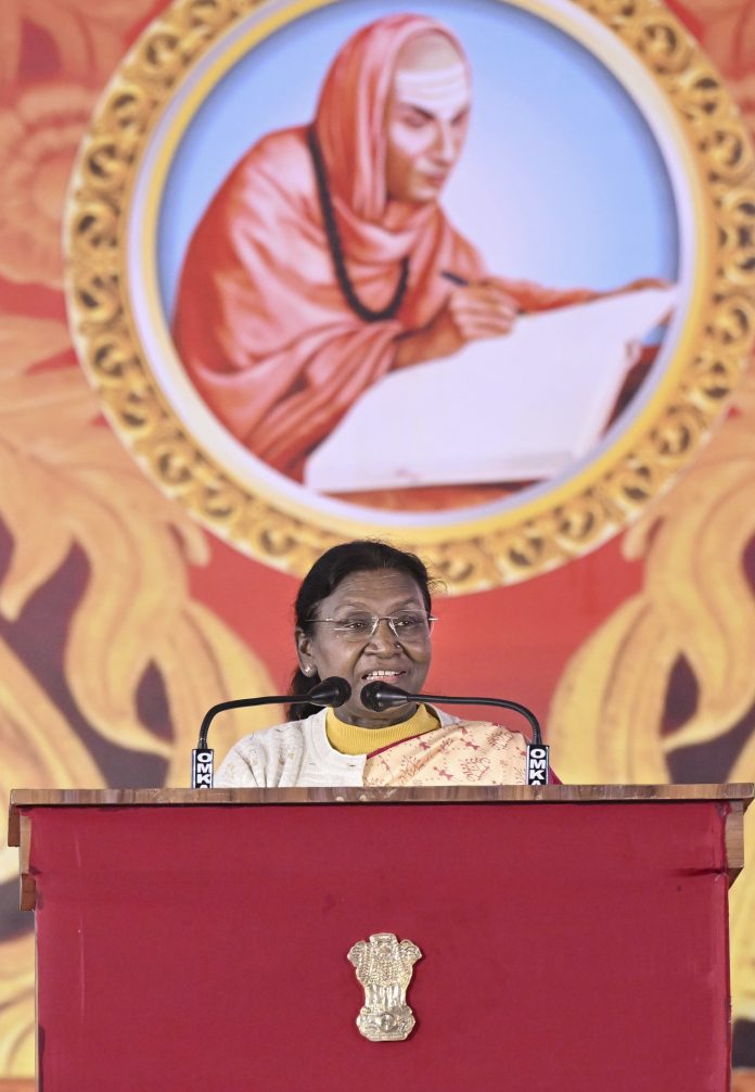 QmbwW41m-breaking_news-696x1006