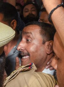 QvG5C69v-breaking_news-696x933