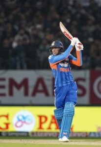 ZcewRPHj-breaking_news-696x1013