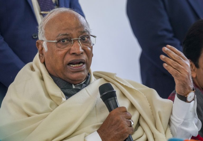 aQLKLxuo-breaking_news-768x535