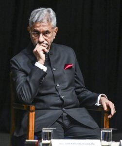 breaking_news-1-696x833