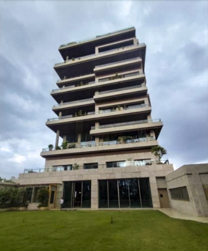 breaking_news-696x840