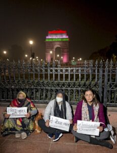 bxg6Ql8n-breaking_news-696x905