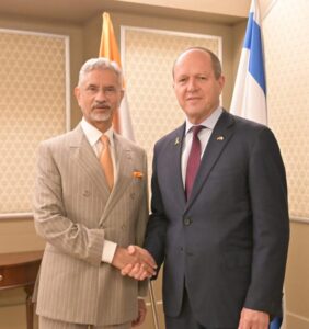 dZUkC6ya-breaking_news-696x740