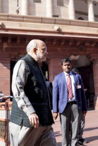 f9vLsiny-breaking_news-696x1036