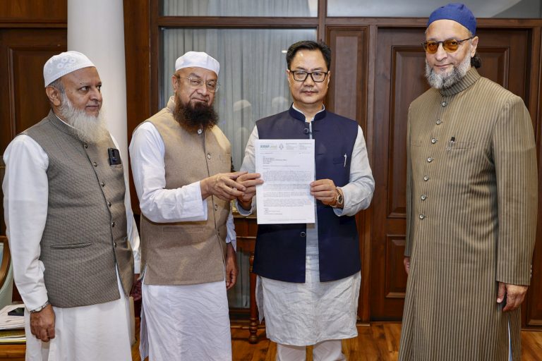 vxarhq2I-breaking_news-1-768x512