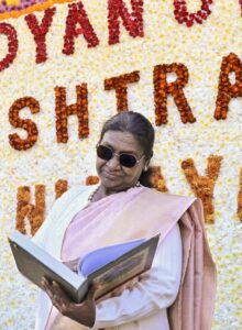 zUgcvpyy-breaking_news-696x948