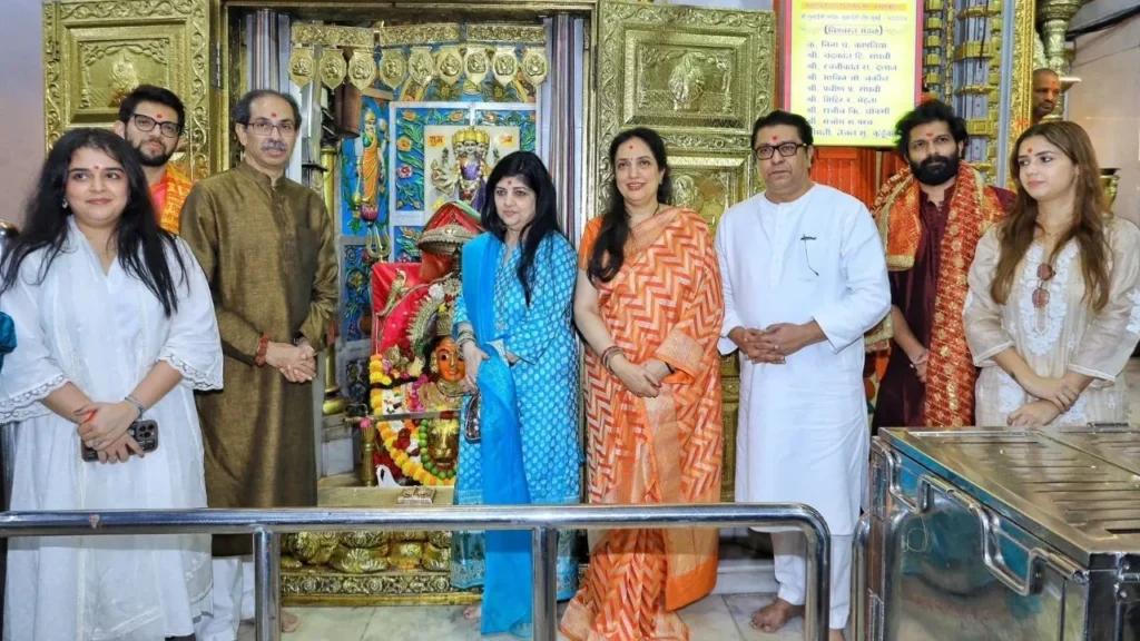 thackeray-family-mumbadevi-temple-visit_V_jpg--1280x720-4g