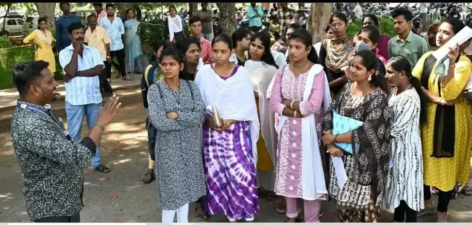 7de70c00cf75d4f0dbc59fa4c55350da