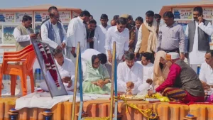 Ajit-Pawar-Ashes-Immersed-in-Prayagraj-Sangam-by-Family-1770539270771