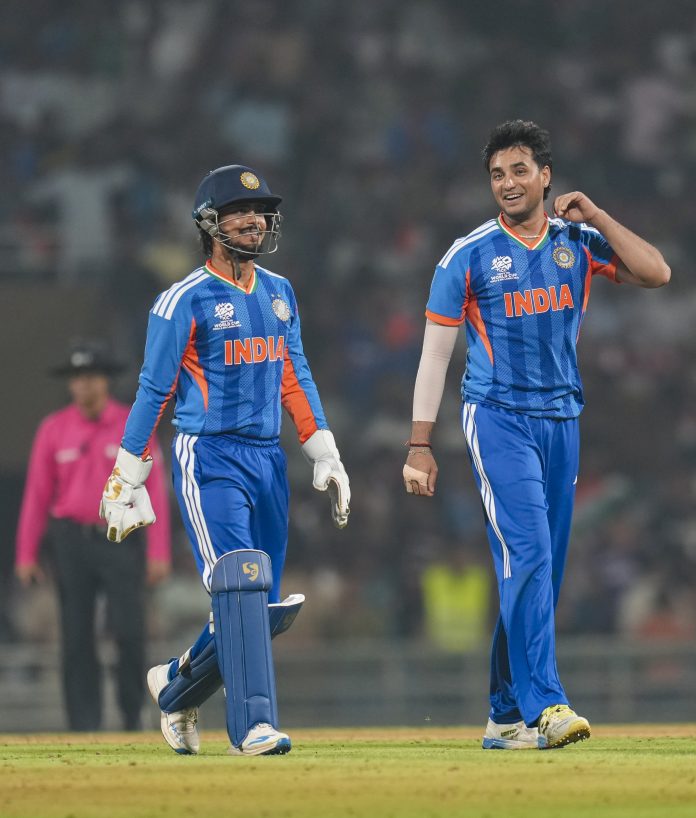 breaking_news-696x818