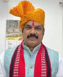 mpbreaking17233394-324x400