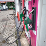 देशभर में पेट्रोल-डीजल की सप्लाई सामान्य, तेजी से बढ़ाए जा रहे पीएनजी कनेक्शन : केंद्र