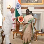 चतरा के सांसद ने की राष्ट्रपति से मुलाकात, मां भद्रकाली का प्रतीक चिन्ह किया भेंट