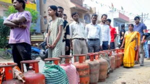 commercial-lpg-cylinder-shortage-hits-surat-and-vadodara-hotels-restaurants-and-businesses-struggle