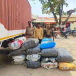 आज़मगढ़ में मिनी ट्रक से 1.20 करोड़ का गांजा बरामद, अंतरराज्यीय तस्कर भी गिरफ्तार