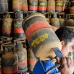 मुंबई में गैस संकट से 20 फीसदी होटल-रेस्टोरेंट बंद, पेट्रोलियम मंत्री से आपूर्ति सुचारू रखने की मांग