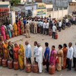 गैस एजेंसियों और गोदामों पर लगीं लंबी कतारें, कोयले का इस्तेमाल करने को मजबूर लोग