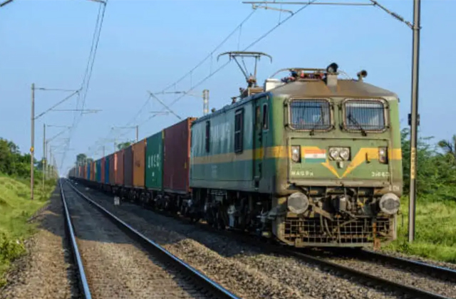 2026_4image_20_48_506288414rapidcargotrain