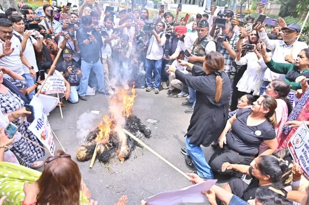 924d575517c45193970ec8092ed5082e