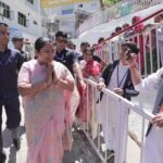 रेखा गुप्ता ने किए मां वैष्णो देवी के दर्शन, देश की खुशहाली के लिए मां से प्रार्थना की