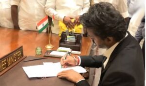 HH8Sw5DaMAA44mn