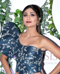 Shilpa_Shetty_at_the_Wellfest_awards_2018_(19)