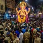 मुंबई भुलेश्वर में गणेश प्रतिमा हादसा: 22 फीट ऊंची ‘भुलेश्वरचा राजा’ गिरी, दो की मौत, पांच घायल